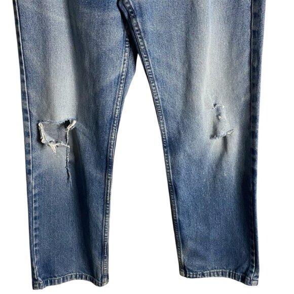 Nevada Men's Classic Medium Indigo Distressed Straight Leg Denim Jeans - Picture 3 of 8